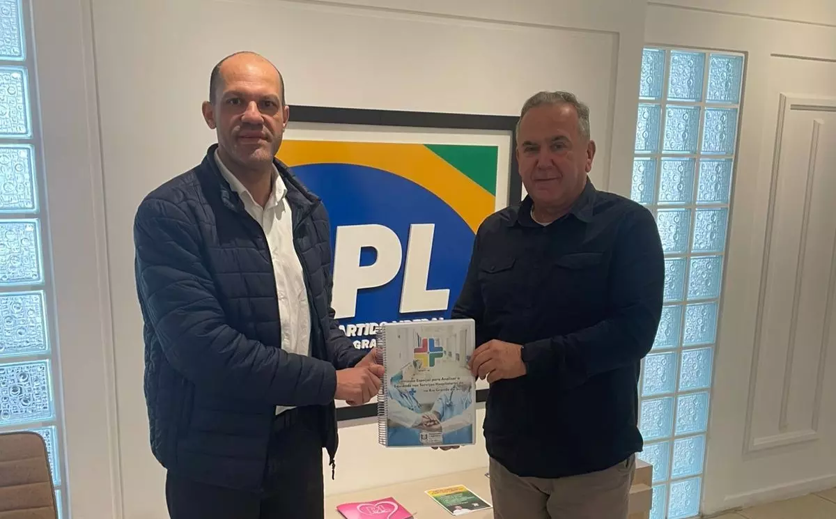 Relatório da Comissão Especial sobre serviços hospitalares presidida pelo Deputado Claudio Tatsch é entregue no PL